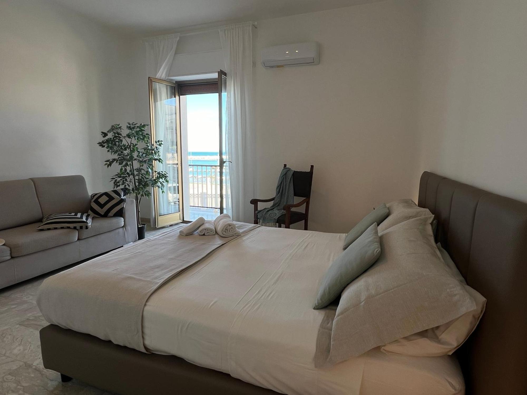 Casa Roberta With Balcony And Sea View Apartment Vieste Exterior photo