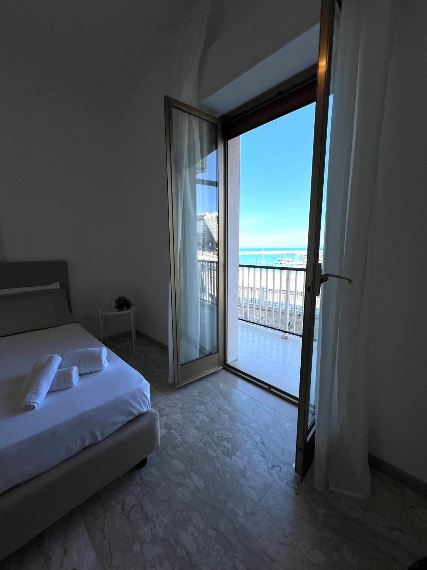 Casa Roberta With Balcony And Sea View Apartment Vieste Exterior photo